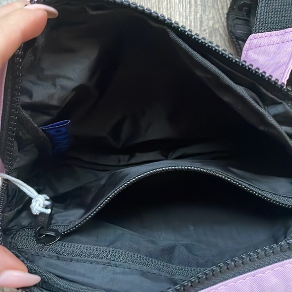 Baggu Medium Nylon fanny Bag, Lavendar - Picture 4 of 8